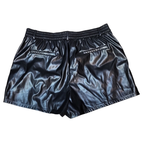 Luvamia Women's Black Pleated High Waist Faux Leather Shorts - Size XL - Picture 4 of 9